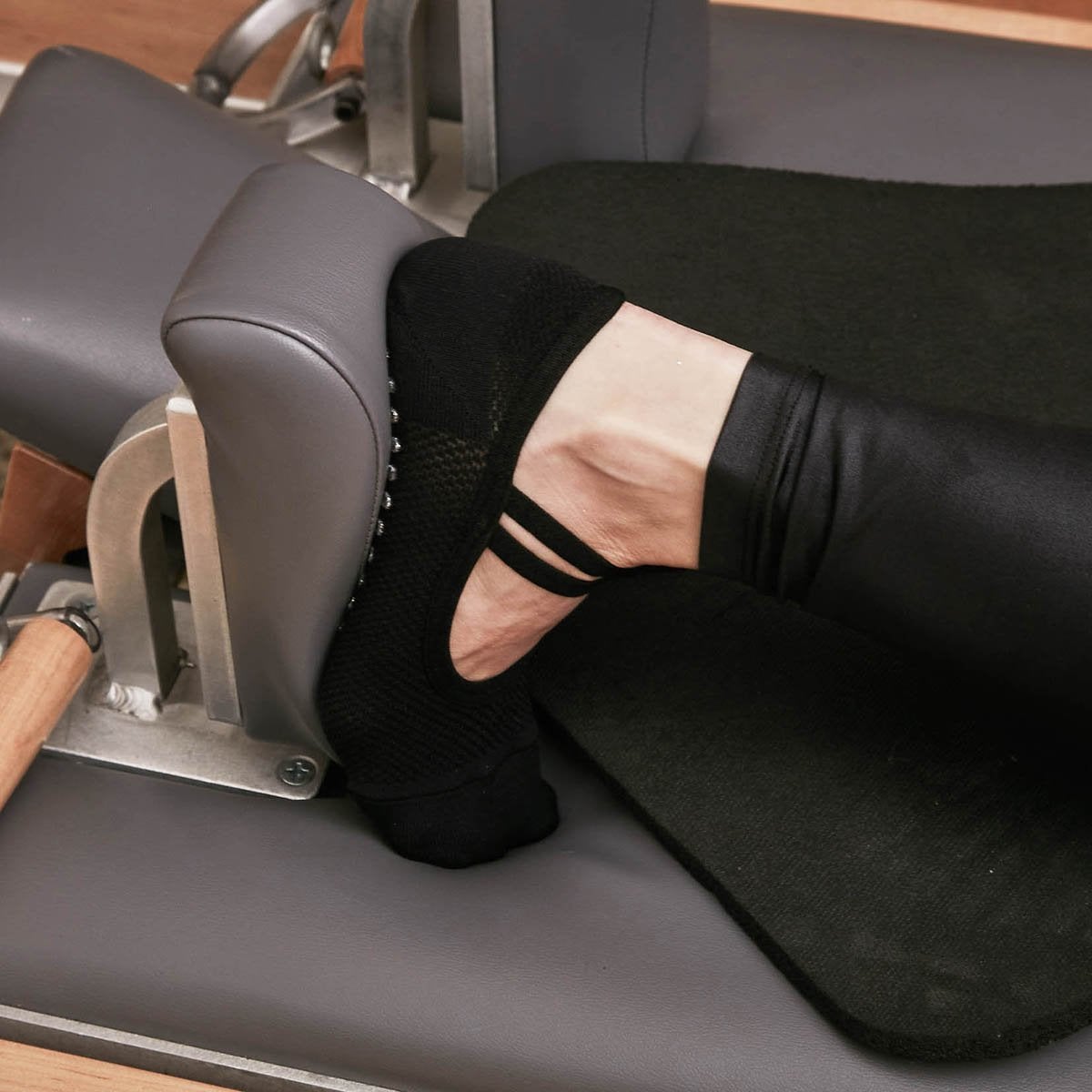 Pilates + Barre + Yoga Grip Socks // Arebesk Fishnet Toe Sock in Grey –  SIMPLYWORKOUT